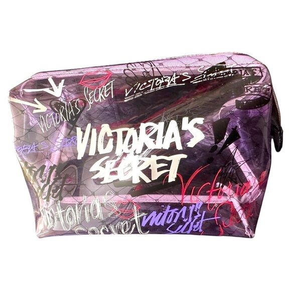 Victoria's Secret Medium Makeup
Bag - Stylish & Practical - Picture 1 of 15